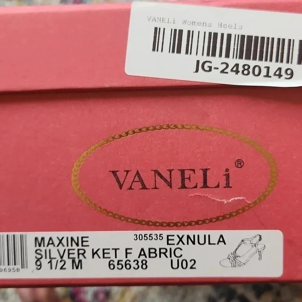 NWT In Box Vanelli silver "Maxine" kitten heels Size 9.5 - Picture 6 of 7